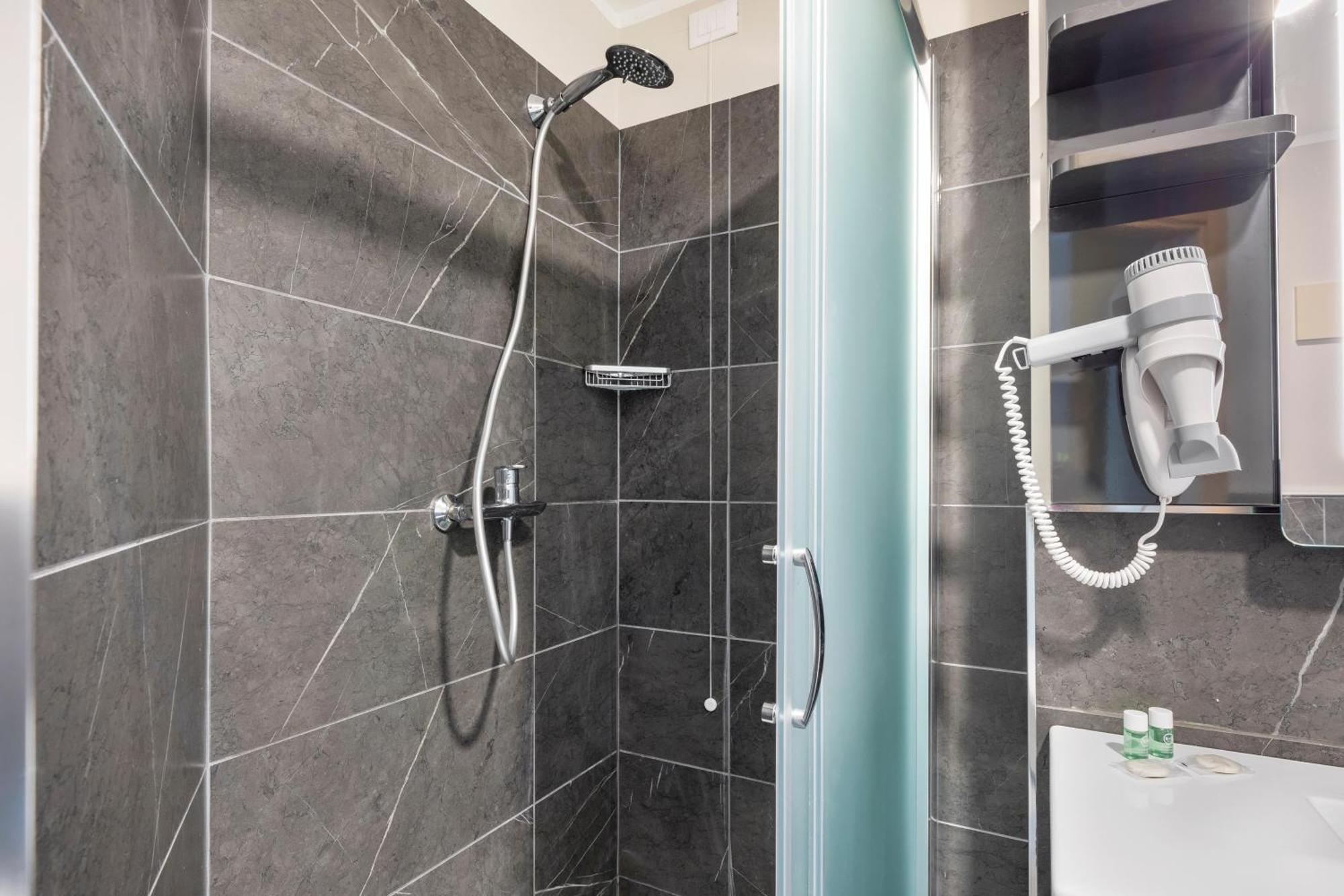 B&B Hotel Roma Fiumicino Aeroporto Fiera 2 ภายนอก รูปภาพ